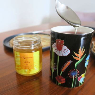 pot de miel d'acacia la roumanière